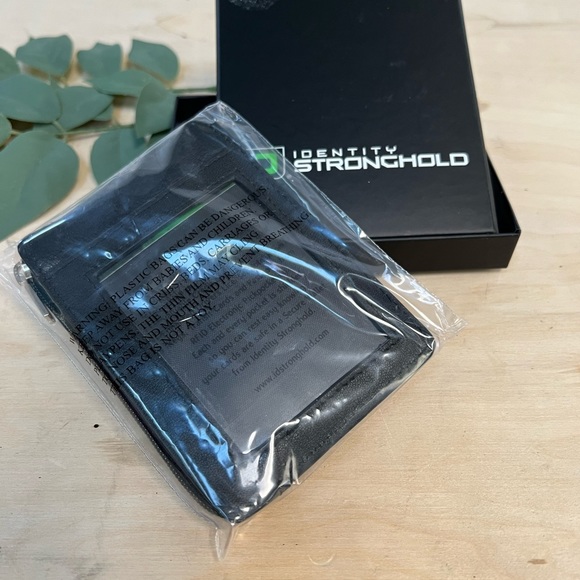 Identity Stronghold RFID Leather Wallet - Picture 5 of 6